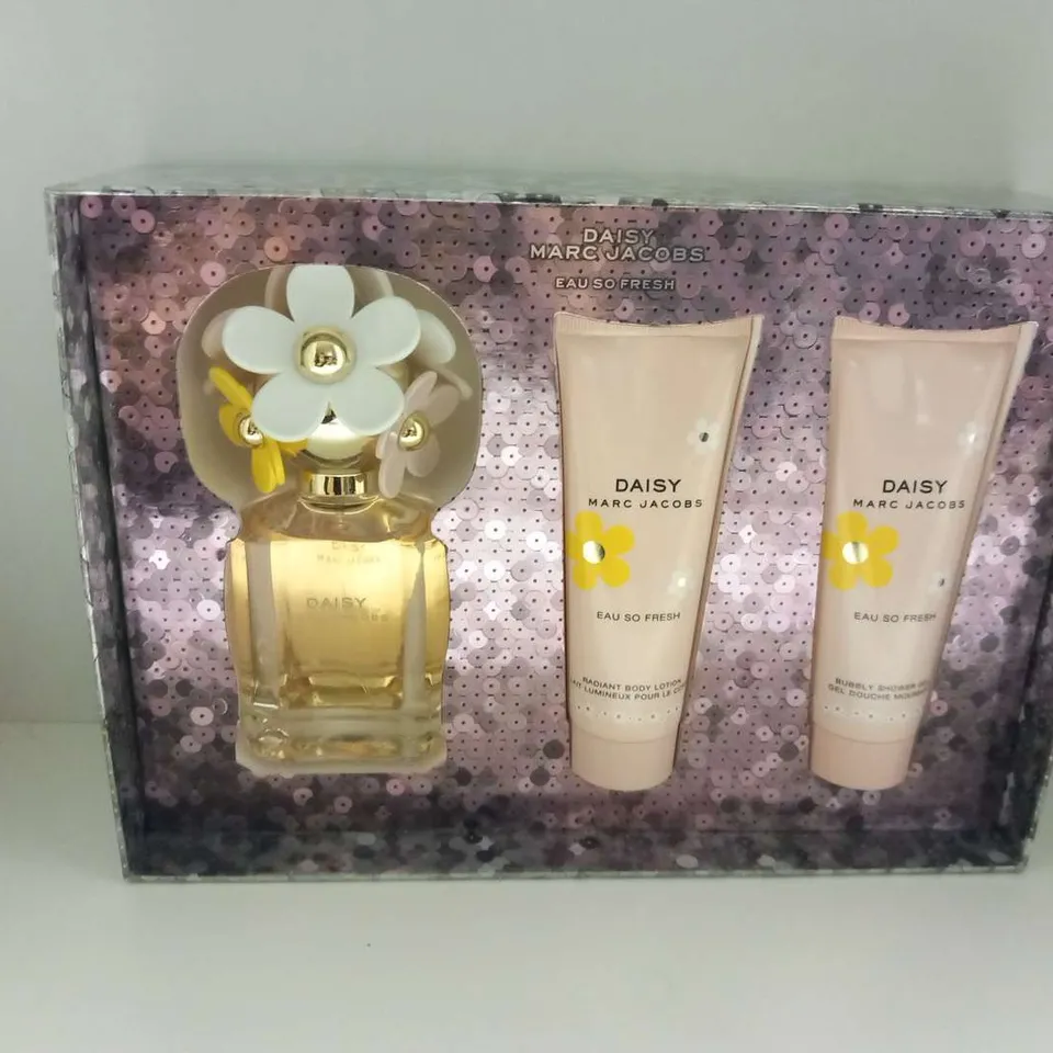 BOXED MARC JACOBS DAISY EAU SO FRESH BOXSET