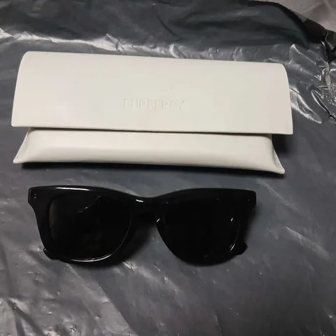 BURBERRY SUNGLASSES WITH WHITE CASE