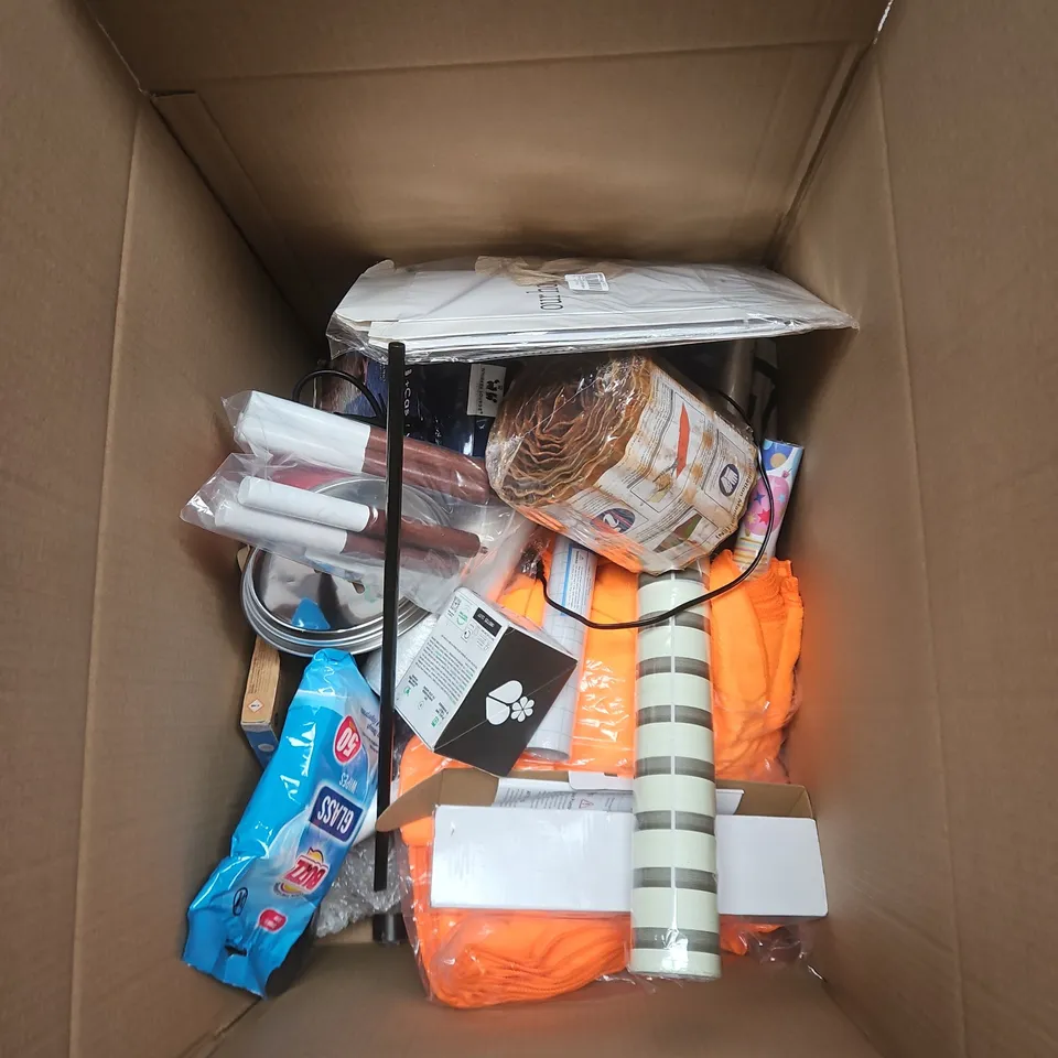 BOX OF APPROXIMATELY 20 ASSORTED HOUSEHOLD ITEMS TO INCLUDE WALLPAPER, DOG DIAPERS, BAUBLES, RUBBER KEYBOARD COVER ETC