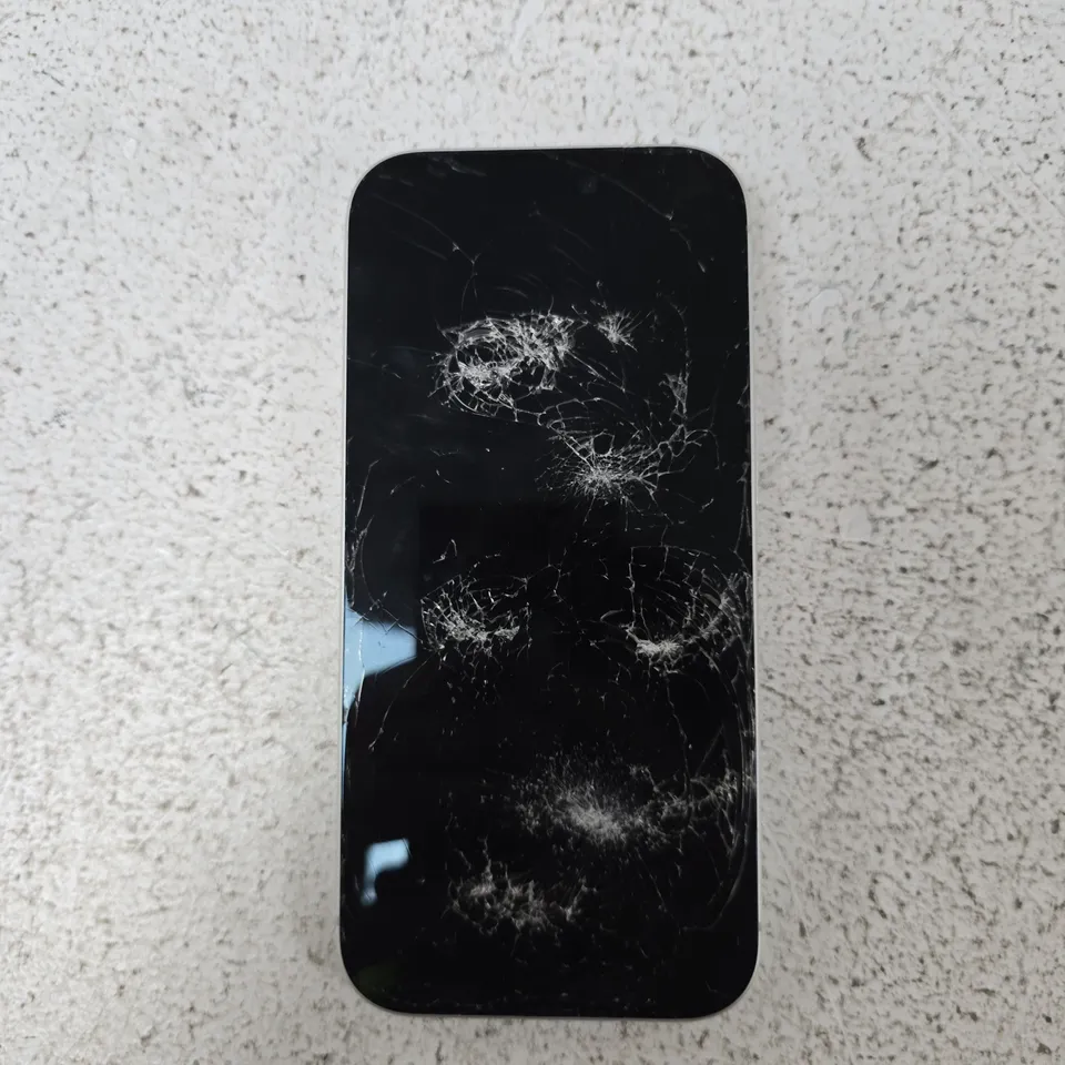 IPHONE 17 PRO – SILVER, 3‑CAMERA REAR, BOXED WITH USB‑C CABLE HEAVILY DAMAGED 