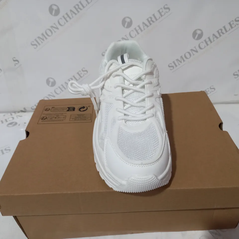 WHITE TRAINERS SIZE EUR 37
