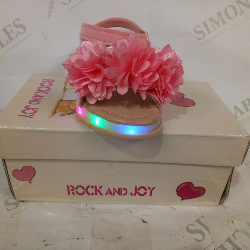 BOXED PAIR OF ROCK & JOY CHILDREN'S LIGHT UP OPEN TOE SANDALS IN PINK EU 26