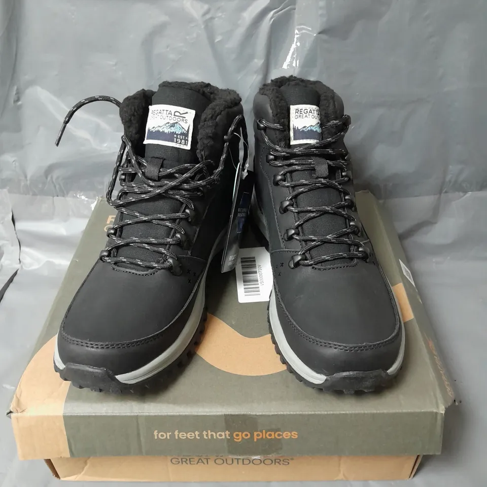 PAIR OF REGATTA WOMENS SHERBOURNE WALKING BOOTS -BLACK - 6 RRP £80