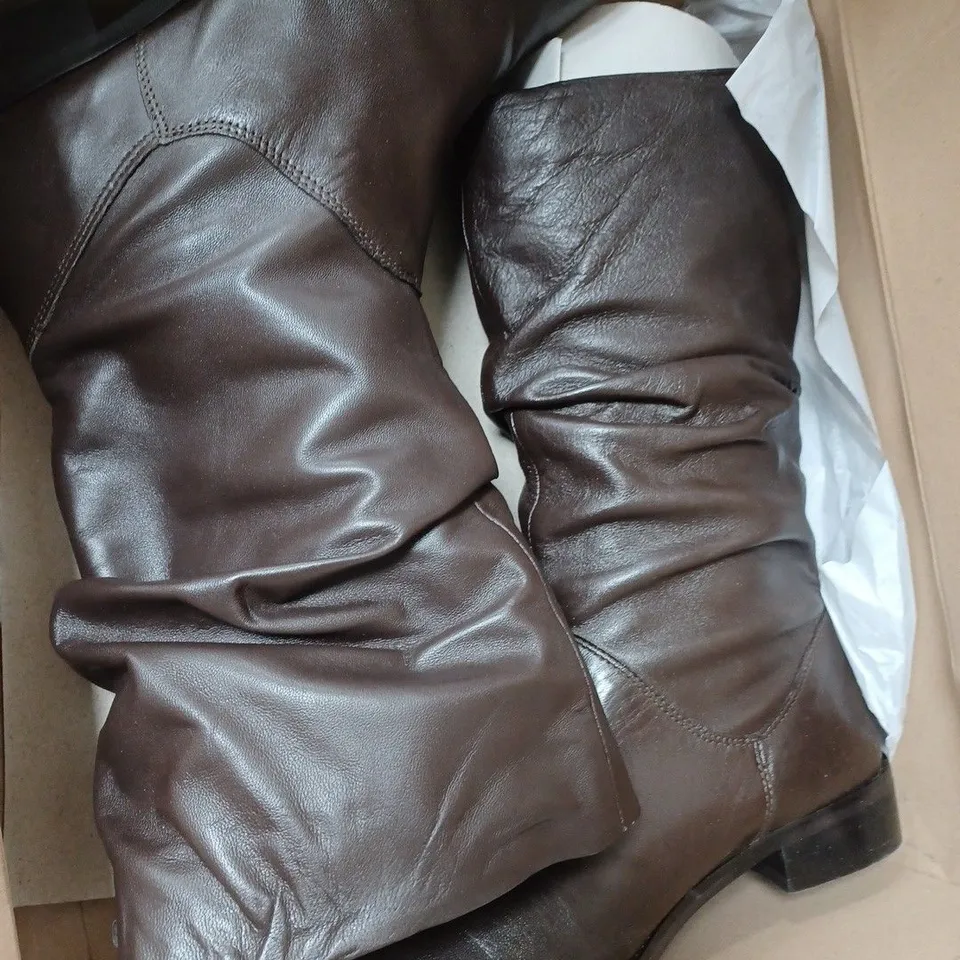 BOXED DUNE LONDON ROSALINDAS RUCHED CALF BOOTS, BROWN - SIZE 4 