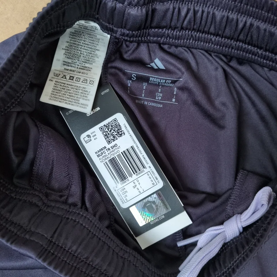 ADIDAS MANCHESTER UNITED TRAINING SHORTS - UK SMALL