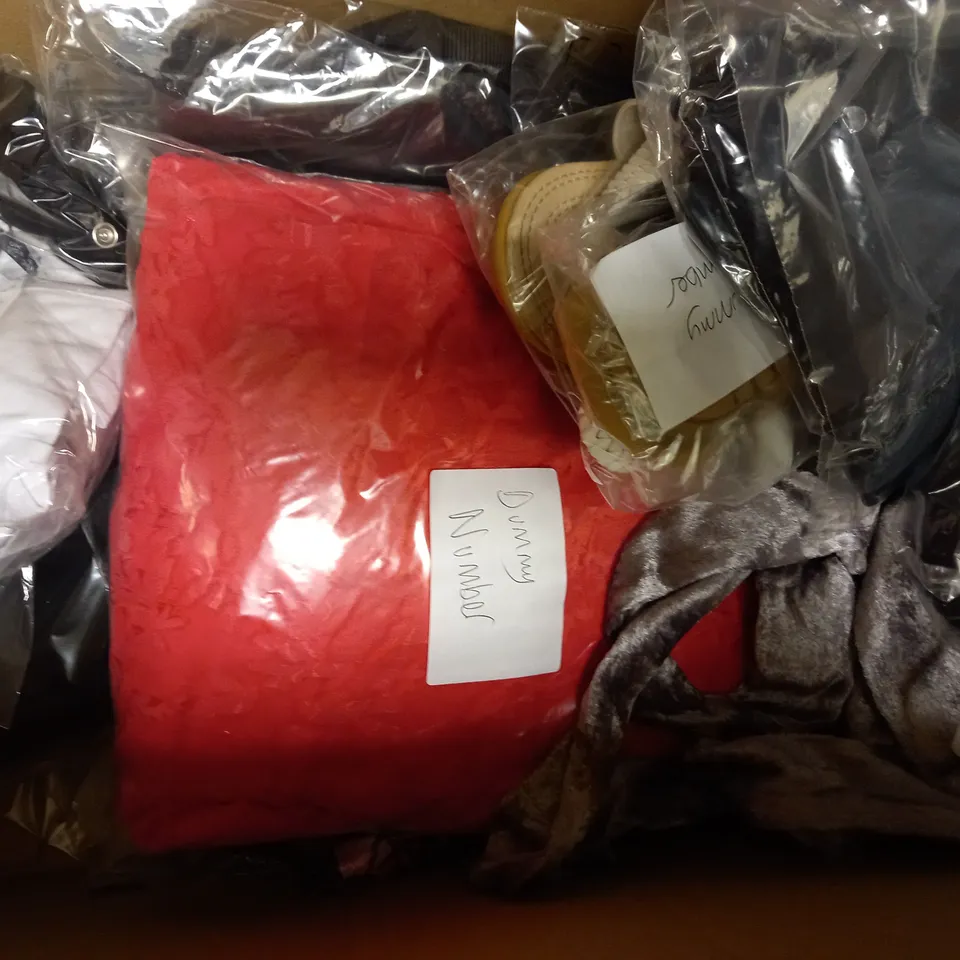 LOT OF 20 ASSORTED CLOTHING ITEMS & ACCESSORIES IN ASSORTED SIZES