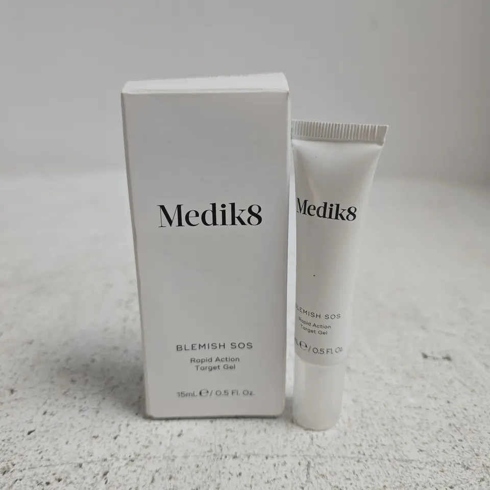 BOXED MEDIK8 BLEMISH SOS RAPID ACTION TARGET GEL (15ML)