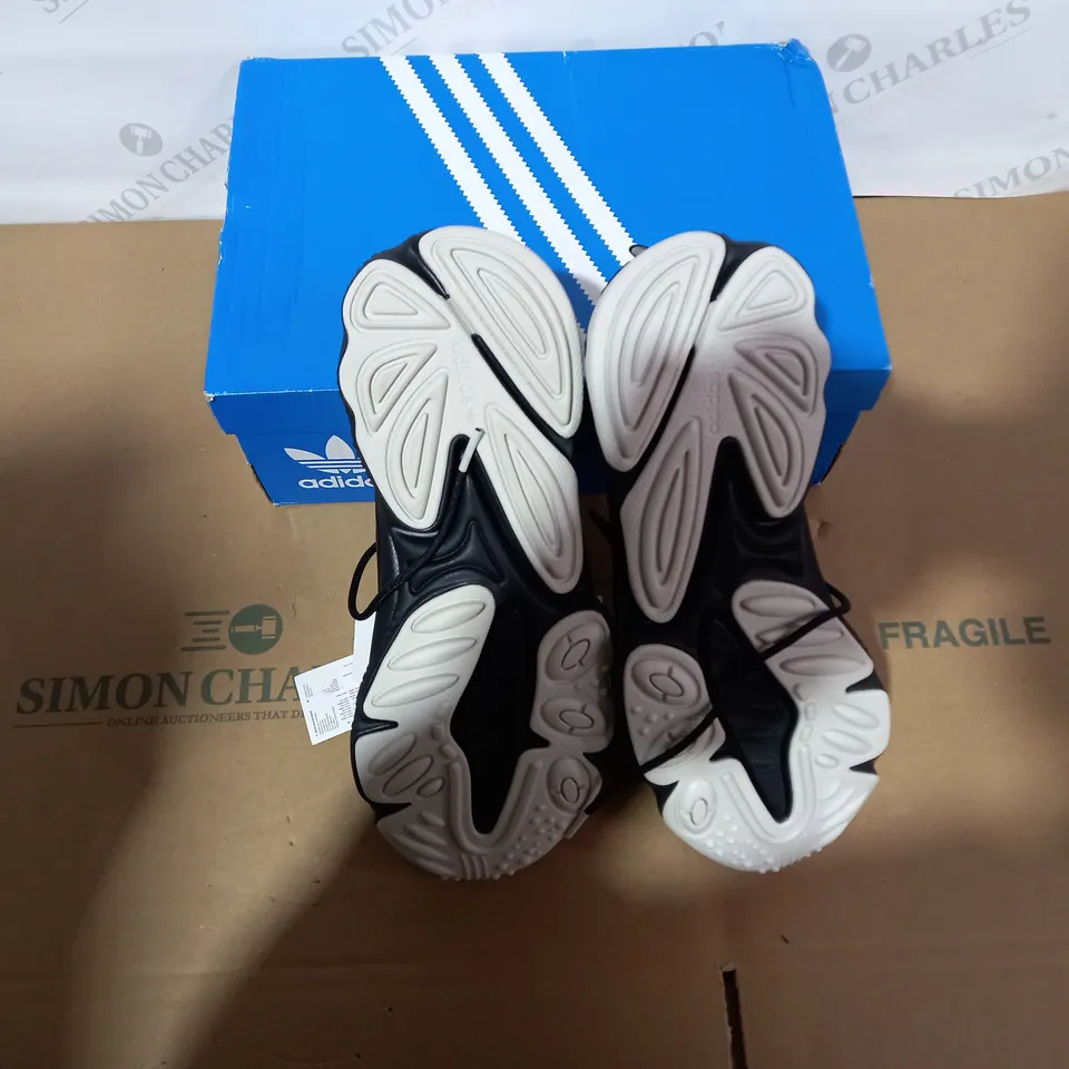 BOXED PAIR OF ADIDAS BLACK TRAINERS SIZE 9