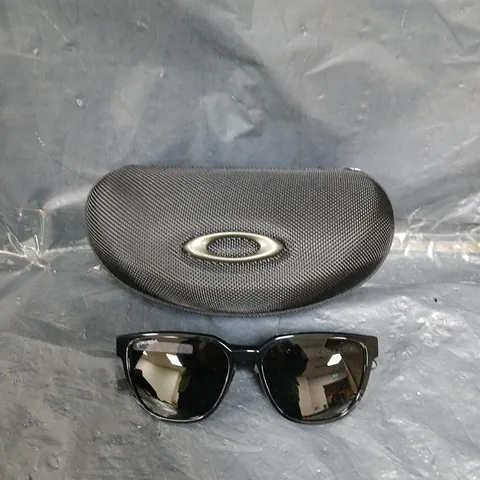 BOXED PAIR OF OAKLEY PRIZM SUNGLASSES
