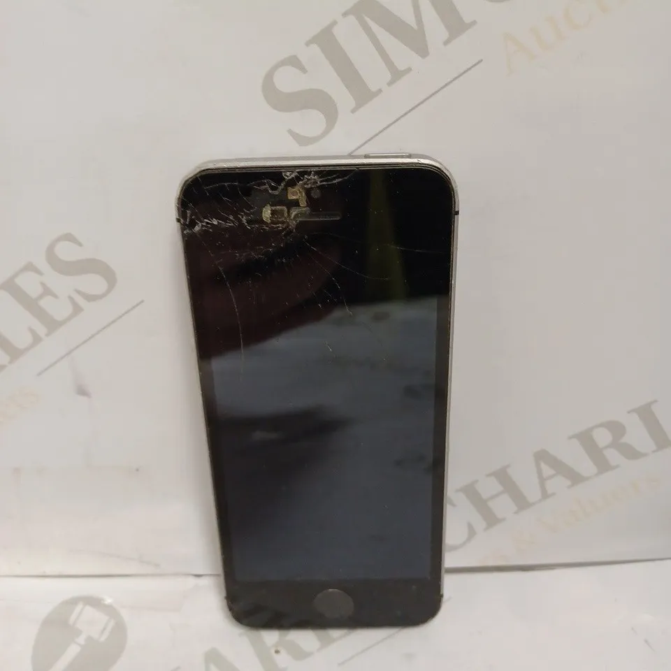 APPLE IPHONE SE (1ST GENERATION) - SILVER 
