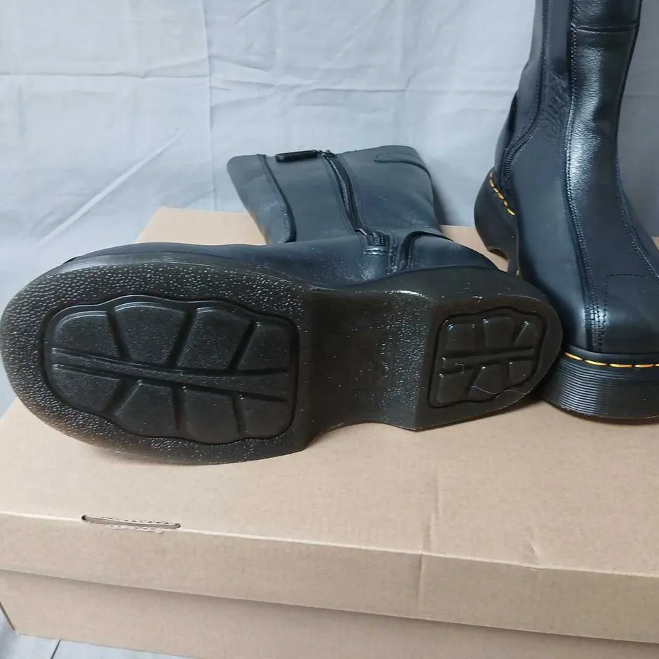 DR. MARTENS BUZZ HI BOOTS - BLACK ECLIPSE, UK6 (EU39)
