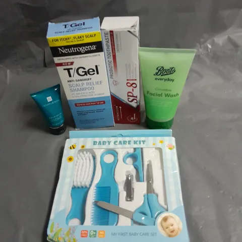 APPROXIMATELY 15 ASSORTED HEALTH & BEAUTY PRODUCTS TO INCLUDE SP-8 TOOTHPASTE, T/GEL SHAMPOO AND BABY CARE KIT