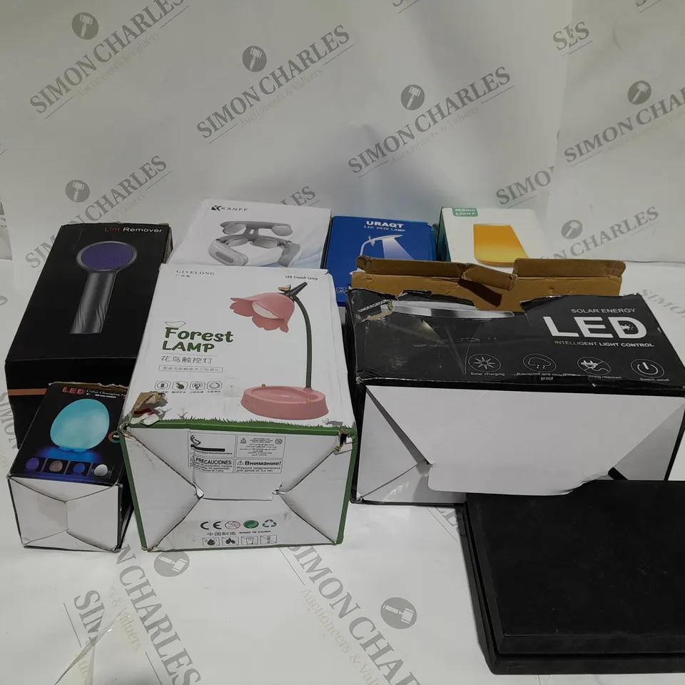 8 ASSORTED ITEMS TO INCLUDE A LINT REMOVER, A FOREST LAMP AND A SOLAR ENERGY LED