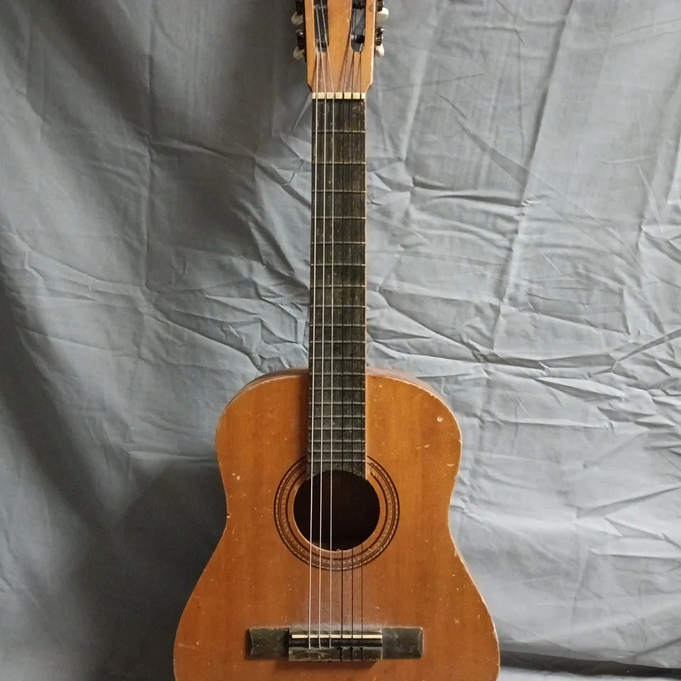 UNBRANDED CLASSICAL ACOUSTIC GUITAR