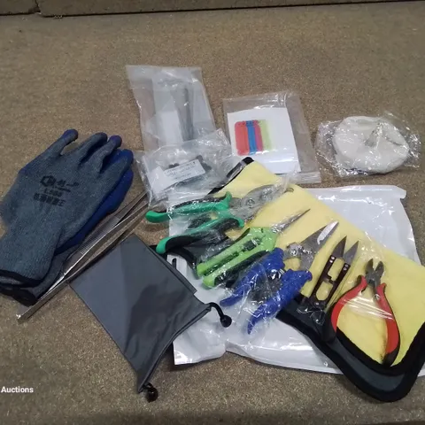 APPROXIMATELY 5 BRAND NEW BOXED ITEMS.