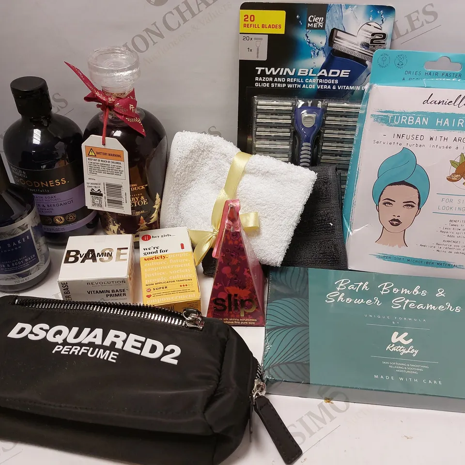 LOT OF APPROX 15 ASSORTED BEAUTY PRODUCTS TO INCLUDE TED BAKER HAIR/BODY WASH, DANIELLE TUBAN HAIR TOWEL, REVOLUTION VITAMIN BASE PRIMER, ETC 