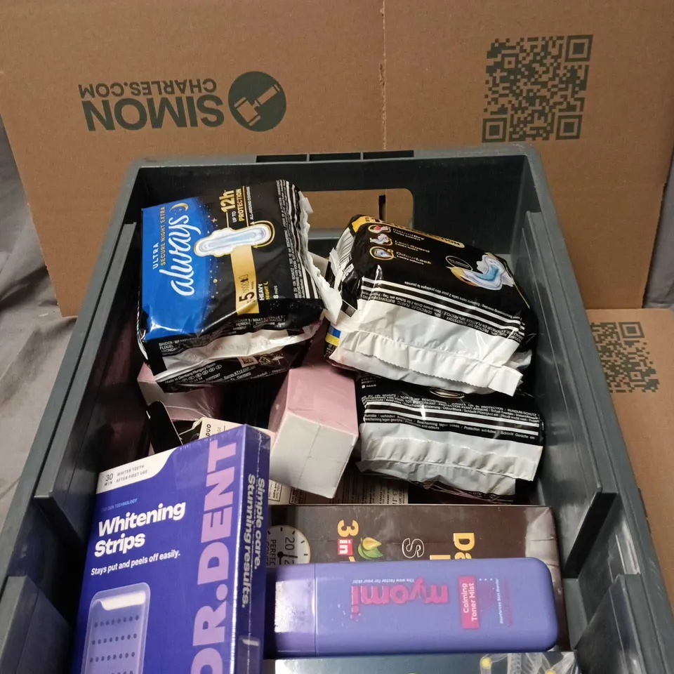 APPROXIMATELY 20 ASSORTED COSMETIC ITEMS TO INCLUDE MYOMI TONER MIST, PAIN RELIEF CREAM, ALWAYS NIGHT, DR DENT STRIPS ETC