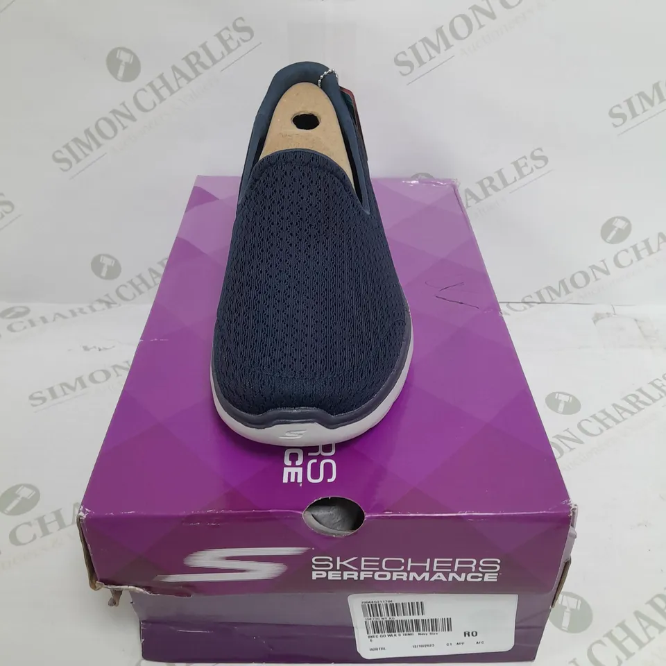 PAIR OF SKECHERS GO WALK 6 SEA COAST SLIP-ON TRAINERS NAVY UK SIZE 6