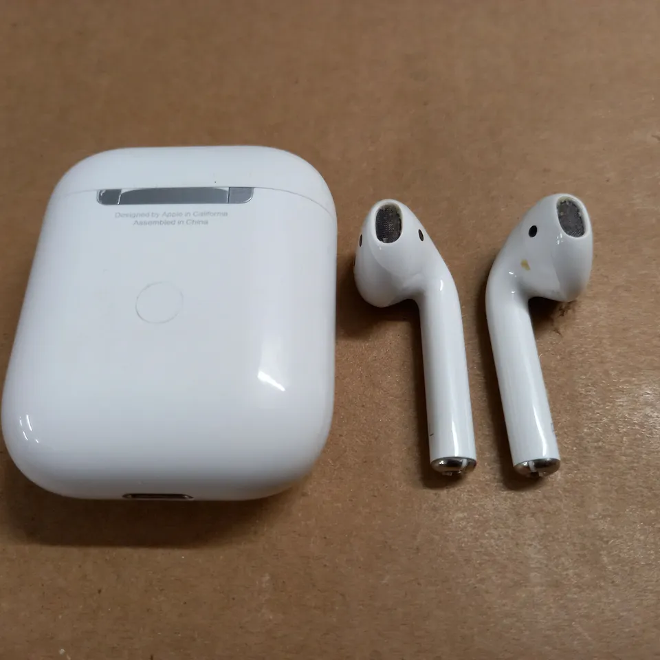 UNBOXED PAIR OF EARBUDS WITH CASE