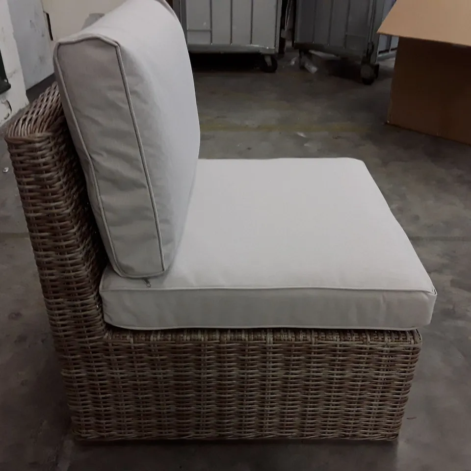 BOXED MIDDLE SOFA CHAIR -NATURAL