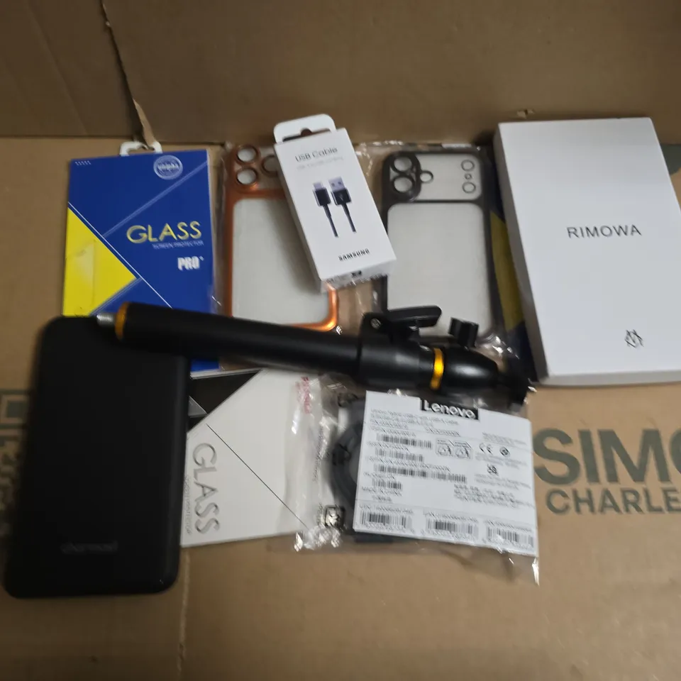 APPROXIMATELY 20 ASSORTED MOBILE PHONE ACCESSORIES TO INCLUDE POWER BANKS, CASES AND CHARGE CABLES
