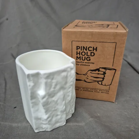 BOXED PINCH HOLD MUG 