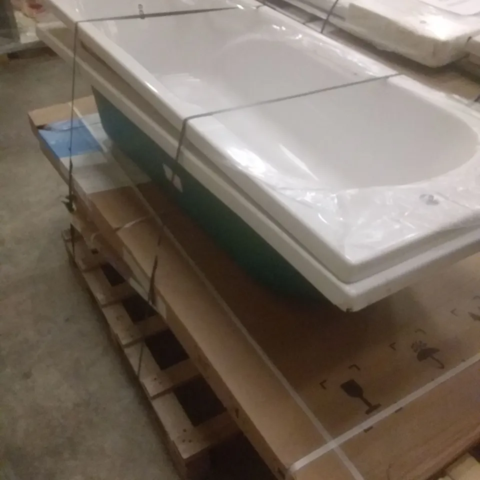 PALLET OF ASSORTED BATHROOM ITEMS INCLUDING, GOODHOME SLIDING DOORS, LIMSKI SLIM SHOWER TRAY AND BATHTUBS