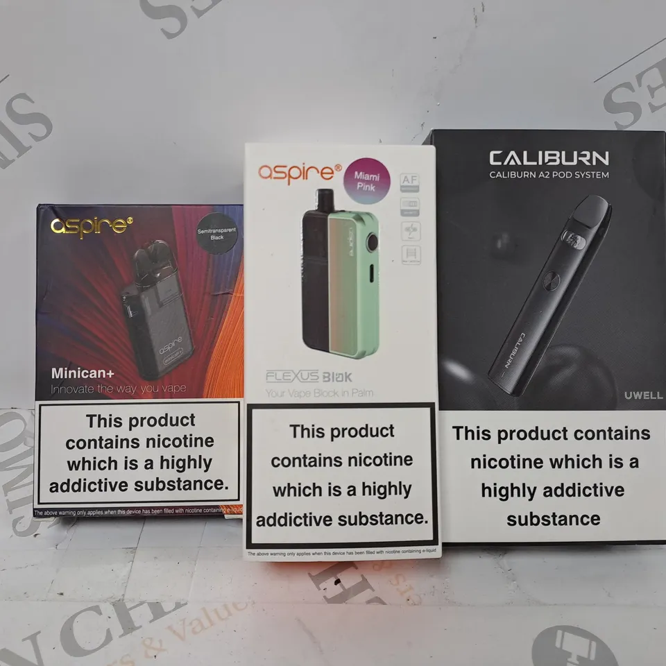 APPROXIMATELY 20 VAPES & E-CIGARETTES TO INCLUDE - CALIBURN A2 POD SYSTEM - ASPIRE FLEXUS BLOK - ASPIRE MINICAN+ ECT