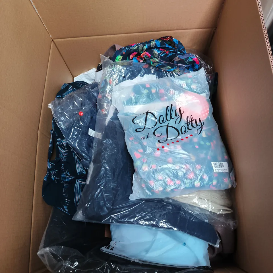 BOX OF APPROXIMATELY 25 ASSORTED CLOTHING ITEMS TO INCLUDE SUSIE JEANS, F&F, DOLLY AND DOTTY ETC