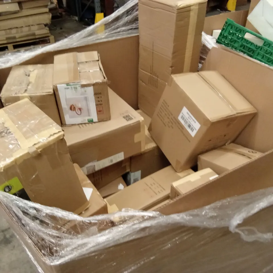 PALLET TO CONTAIN APPROXIMATELY 27 DESIGNER INDOOR LIGHTING PRODUCTS TO INCLUDE; WALL LIGHTS, CEILING LIGHTS, FLOOR LAMPS ETC