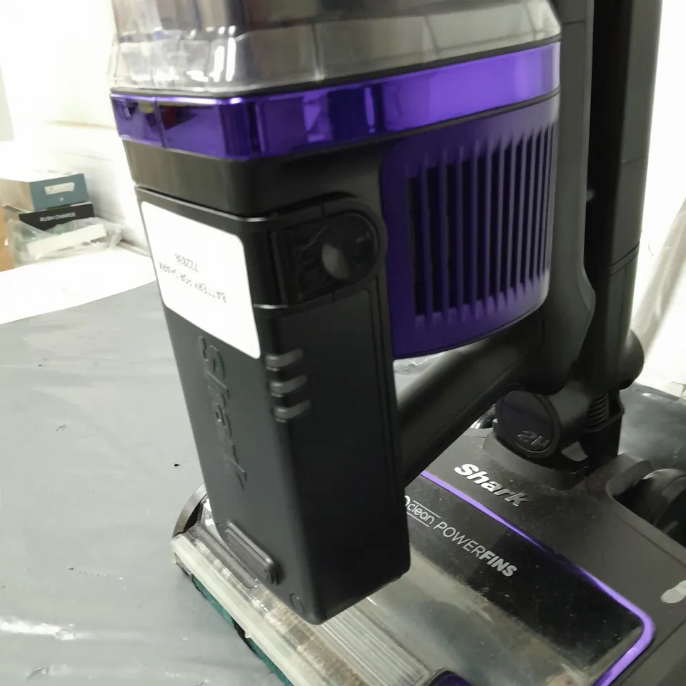 UNBOXED SHARK DUO POWER FINS VACUUM