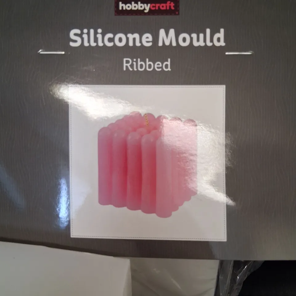 APPROXIMATELY 72 BRAND NEW HOBBY CRAFT SILICONE MOULDS RIBBED