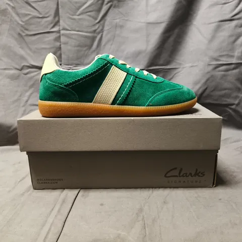 BOXED PAIR OF CLARKS STARA WALK DARK GREEN SUEDE SHOES SIZE UK 5