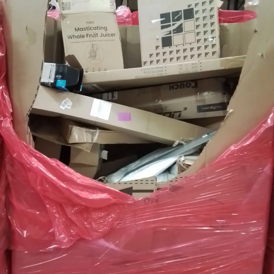 PALLET CONTAINING VARIOUS ASSORTED BOXED HOUSEHOLD ITEMS TO INCLUDE: PC CASE, FRUIT JUICER, TV WALL BRACKET AND LOTS MORE UNMARKED BOXED ITEMS 