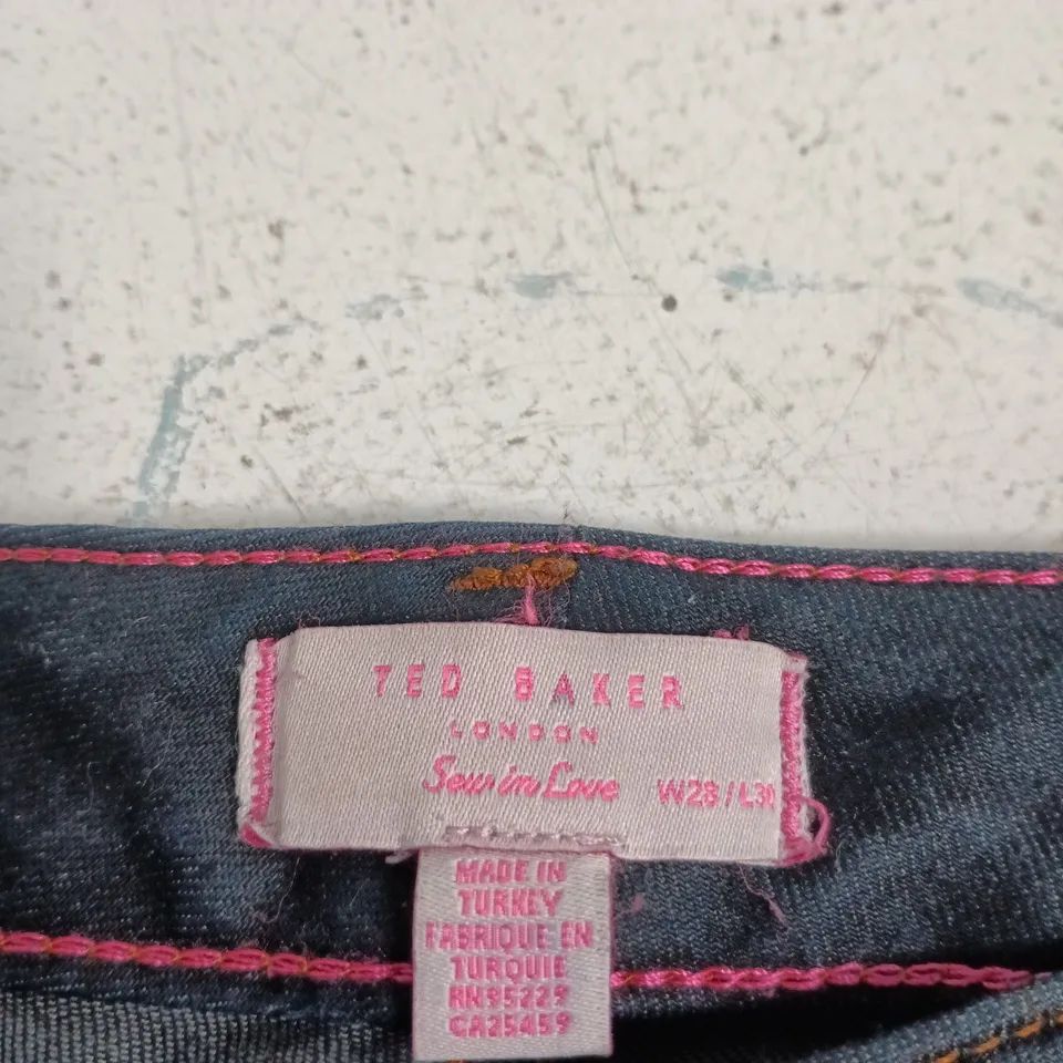 TED BAKER LONDON JEANS – UK 6 (W23/L30), DARK DENIM WITH PINK STITCHING