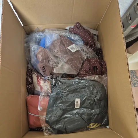 BOX OF APPROIXIMATELY 20 ASSORTED CLOTHING ITEMS TO INCLUDE: LAMBRETTA SHIRT