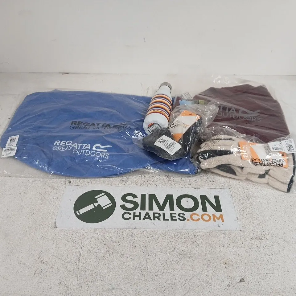 APPROXIMATELY 12 ASSORTED REGATTA PRODUCTS TO INCLUDE WATER BOTTLES, DOG JUMPERS, GLOVES, ETC