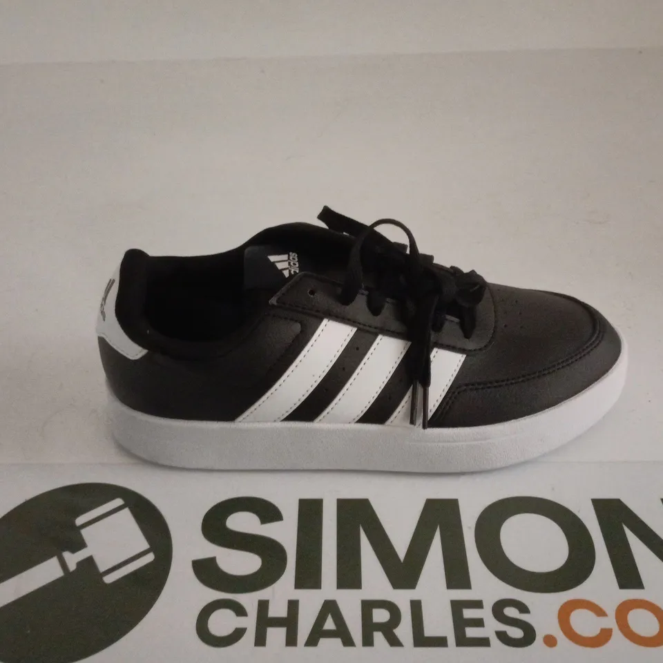 ADIDAS BLACK AND WHITE TRAINER SIZE 7