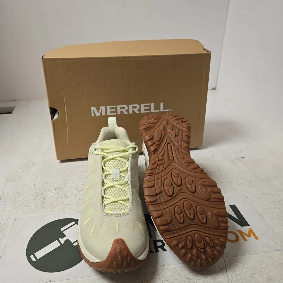 BOXED MERRELL TRAIL SHOES – LIGHT GREY WITH LIME ACCENTS - UK 5