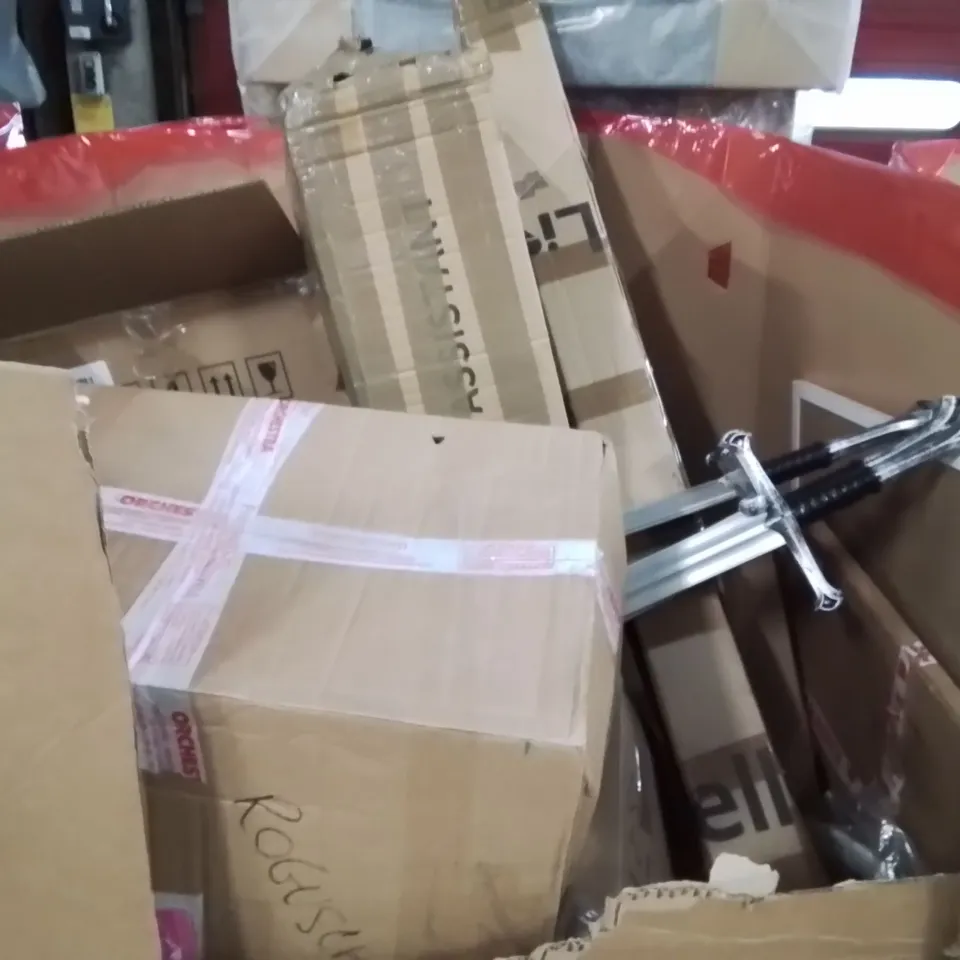 PALLET OF ASSORTED HOUSEHOLD GOODS AND PRODUCTS TO INCLUDE;BABY BATH SEAT,OFFICE CHAIR,CAMPING CHAIR