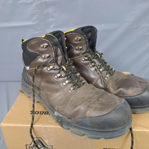 BOXED USED AMBLERS AS203 LAYMORE BOOTS IN BROWN - SIZE 11
