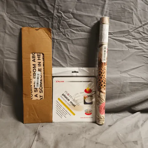 BOX OF APPROXIMATELY 20 ASSORTED HOUSEHOLD ITEMS TO INCLUDE NON-SLIP PLACE MAT, ETC - COLLECTION ONLY