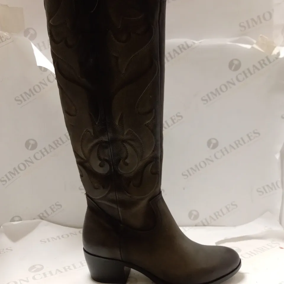 MODA IN PELLE SEREENAH BLACK KNEE BOOTS - SIZE 5