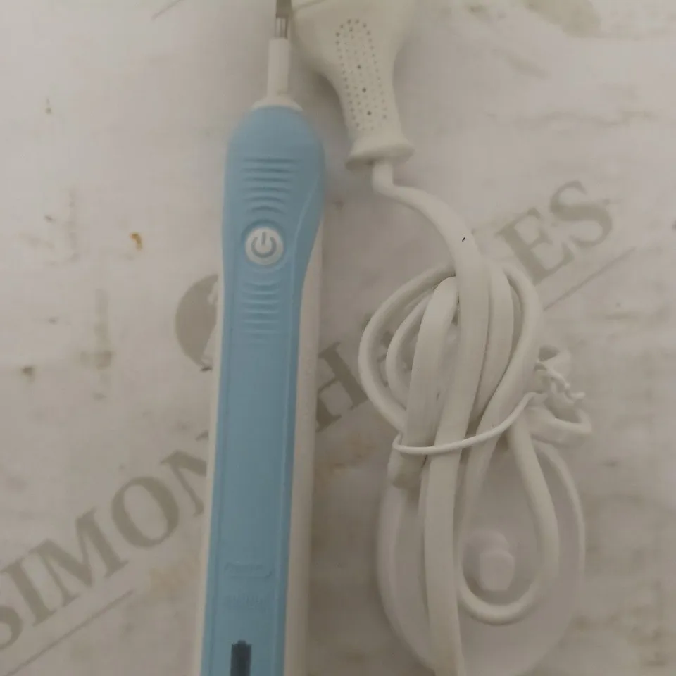 ORAL-B PRO 1 ELECTRIC TOOTHBRUSH