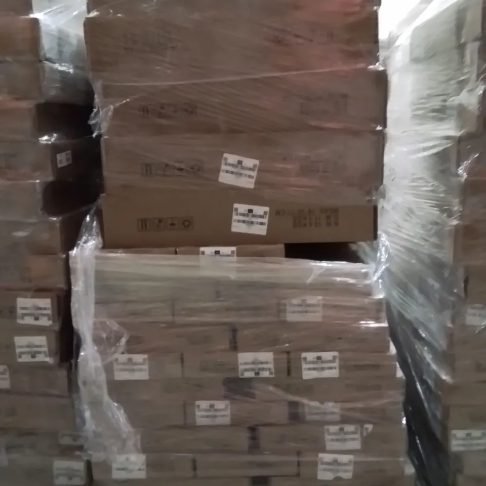 PALLET CONTAINING A LARGE QUANTITY OF BRAND NEW STORAGE BENCHES AND CONSOLE TABLES 