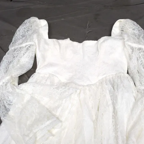 HOUSE OF CB WHITE LACE DRESS WITH PUFF SLEEVES AND BONED CORSET STYLE TOP β WOMEN'S WEDDING/FORMALWEAR SIZE M