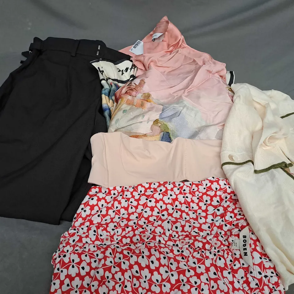 BOX OF APPROXIMATELY 20 ASSORTED CLOTHING ITEMS TO INCLUDE - SHIRT ,BRA , PANTS ETC