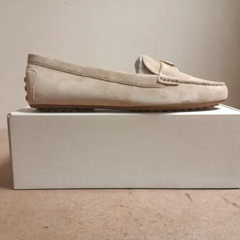 BOXED PAIR OF RALPH LAUREN LOAFERS LIGHT TAUPE SIZE UK 6