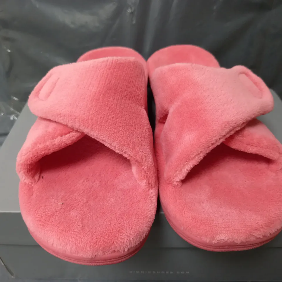 VIONIC INDULGE RELAX SLIPPERS IN BRIGHT PINK - UK 6