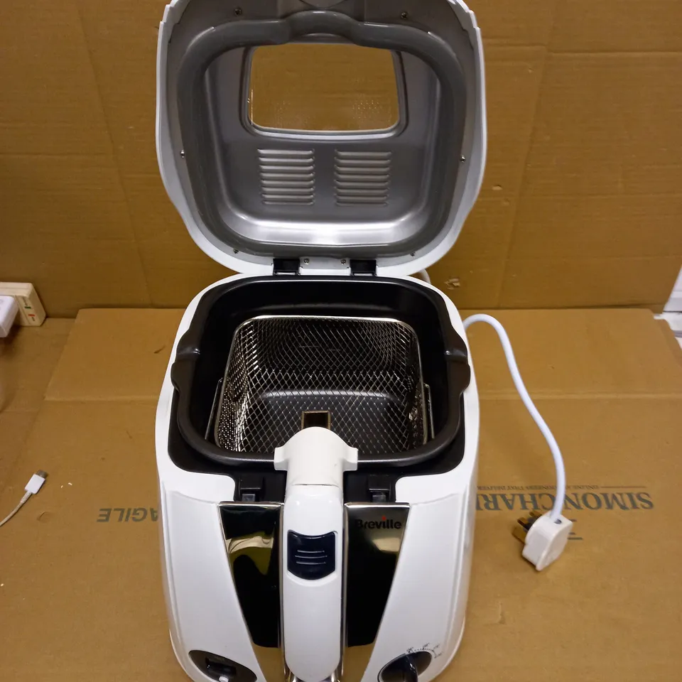 BREVILLE EASY CLEAN DIGITAL FRYER 